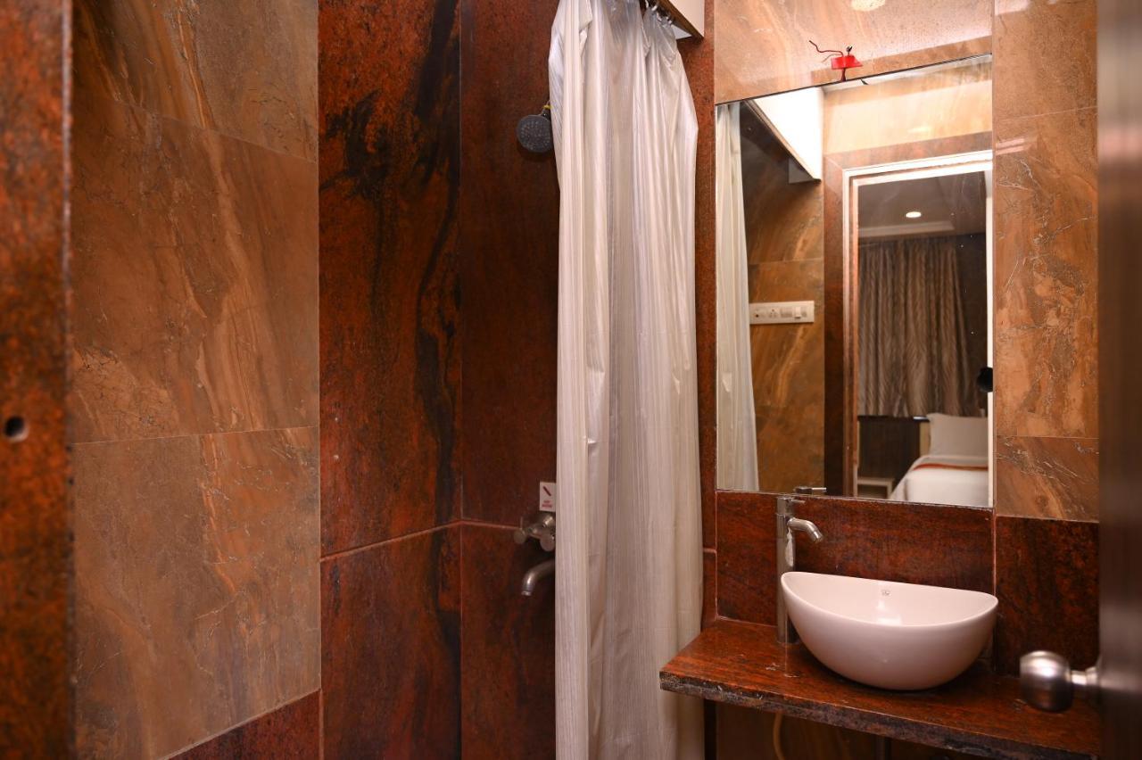 Hotel Center Point Солапур Экстерьер фото