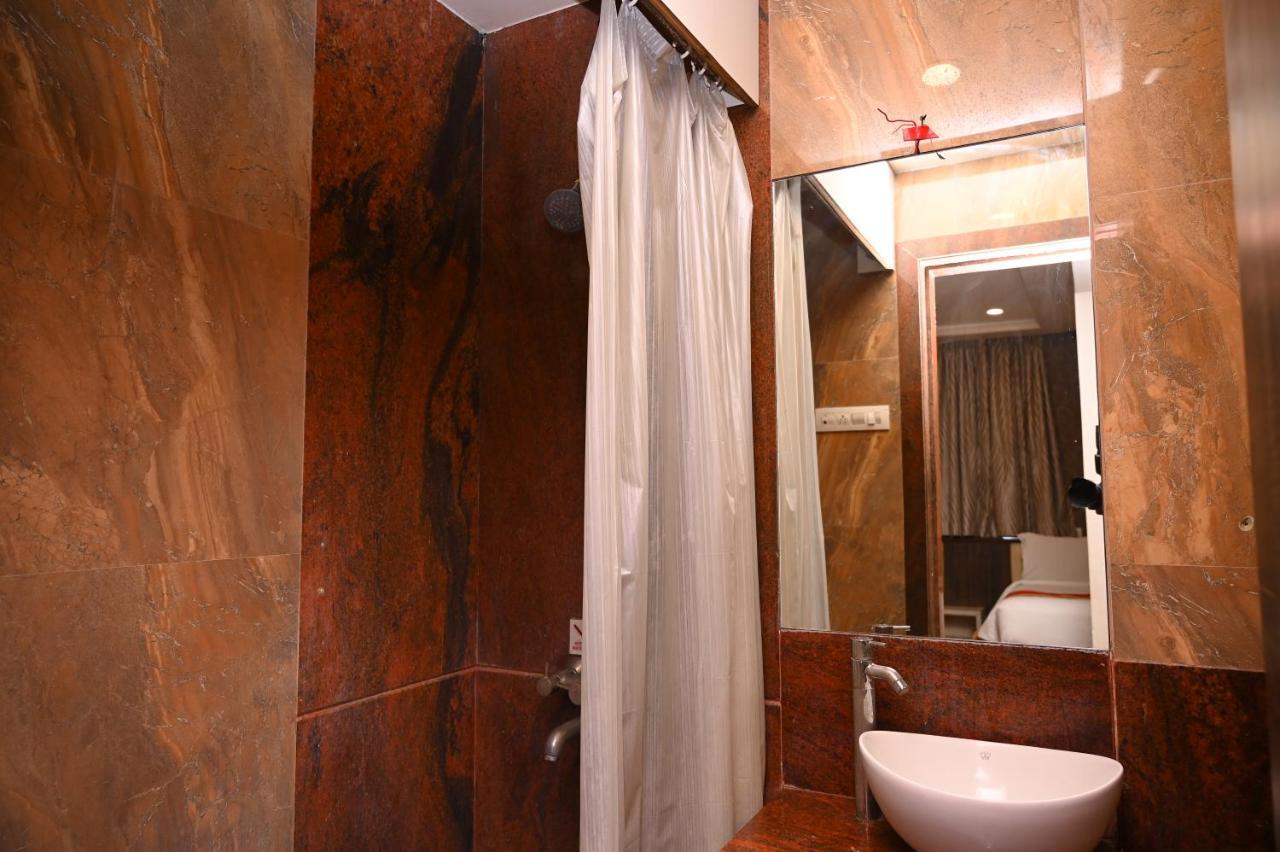 Hotel Center Point Солапур Экстерьер фото